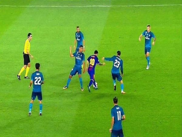 Cách đá tiền đạo sân 7 và bí quyết ghi bàn hiệu quả