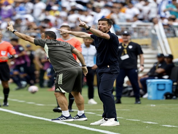 Tin Real: Real Madrid thắng nhọc trong thế thiếu người