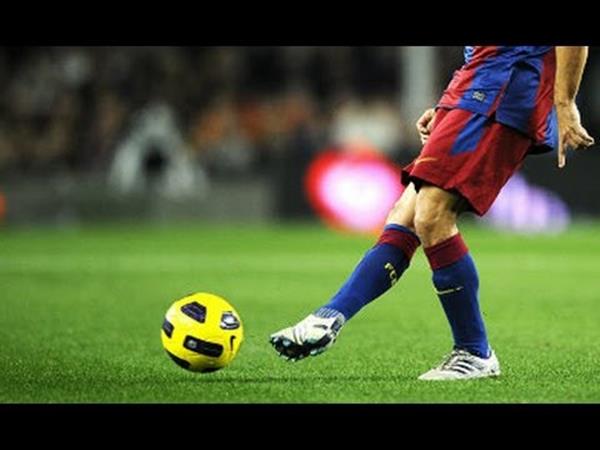Các bước thực hiện kỹ thuật đá bóng bằng lòng bàn chân