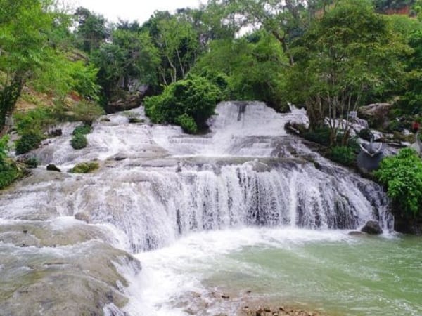 Nằm mộng thấy thác nước giữa núi rừng