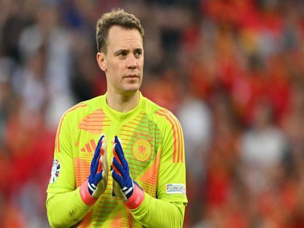 Thủ môn Manuel Neuer
